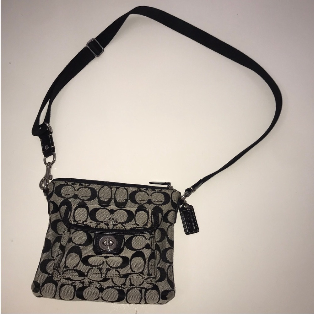 SALE💛Coach Cross body Signature Design Black